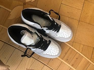 Nike Ağ–boz rəng kombinində, qara “Swoosh” loqolu yüksək boğazlı — 1