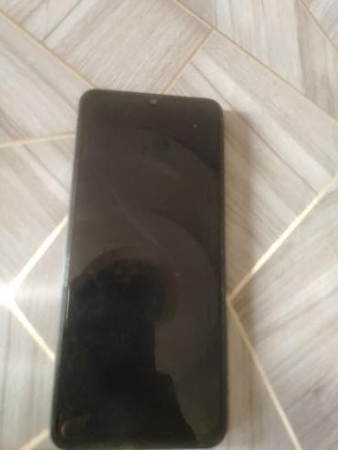 Redmi smartfon Əsas xüsusiyyətlər: - Arxa tərəfdə iri oval modullu AI — 2