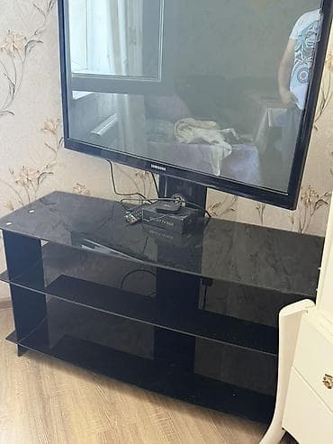 perla mebel tv stend: Qara şüşə TV stendi — 1