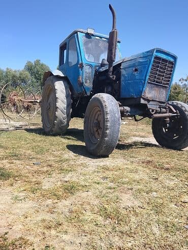 disklər r14: Mavi rəngli təkərli traktor. Texniki xüsusiyyətlər və quruluş: - Ön — 5