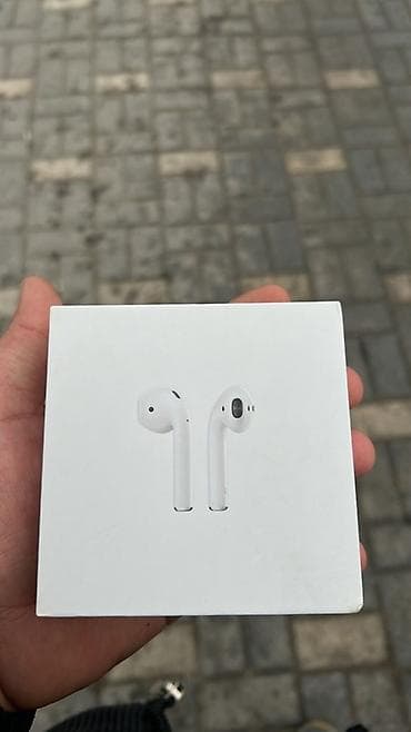 mikrafonu: Məhsul: Simsiz qulaqcıq (şarj qutusu ilə) Xüsusiyyətlər: - Kompakt — 2