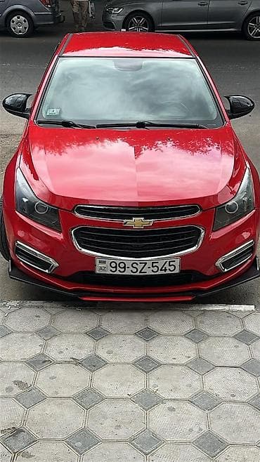 sport disk: Chevrolet Cruze sedan – parlaq qırmızı rəngdə, tam bədən kiti və idman — 6