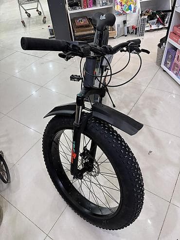 motorlu velik: Fatbike tipli dağ velosipedi - Brend/model üzərində yazı: VELOSTRIM — 2