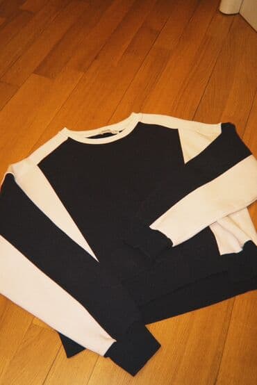 Qara-ağ rəng kombinasiyalı, uzunqol sweatshirt. - Dizayn