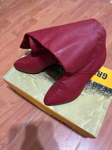 Qadın çəkmələri – qırmızı dəri - Model: orta boy, enli manjetli