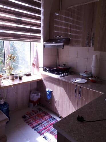 1 комнатная квартира снять: Nizami metrosuna yaxin 6 mertebeli binanın 3-cu mərtəbəsində yerləşən — 7