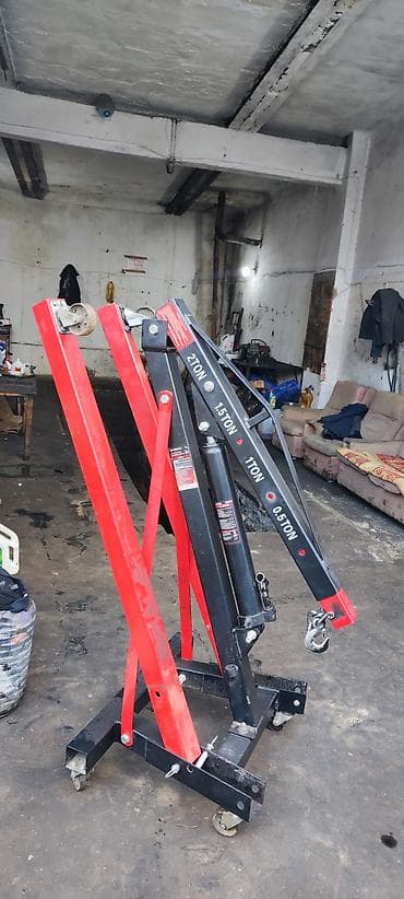 mini beton mikseri: Hidravlik mühərrik qaldıranı (engine crane) - Daşıma qabiliyyəti: 0.5 — 2