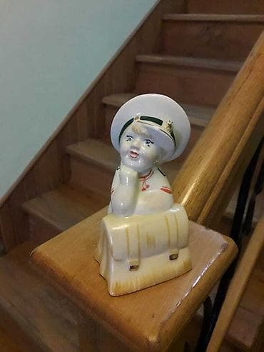СССР фарфоровая статуэтка мальчик с портфелем