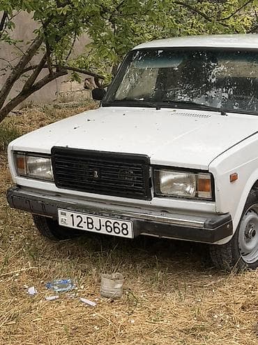 купить авто баку: VAZ 2107, 2009 ağ rəng, sedan kuzov. Klassik kvadrat dizayn, xrom — 3