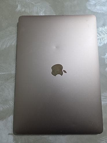 Masaüstü kompüterlər və iş stansiyaları: Apple MacBook, 13.3 ", Apple M1, 256 GB — 10