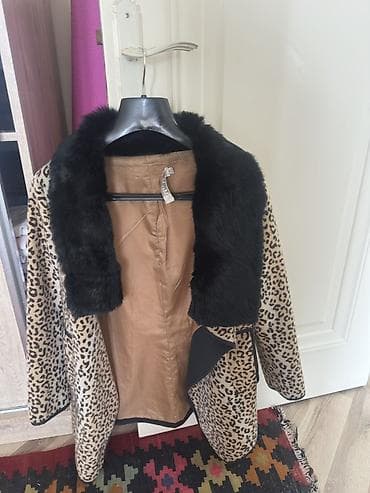 paltolar 2023: Leopar naxışlı palto - Dizayn: Klassik düz kəsim, ön hissədə qara — 2
