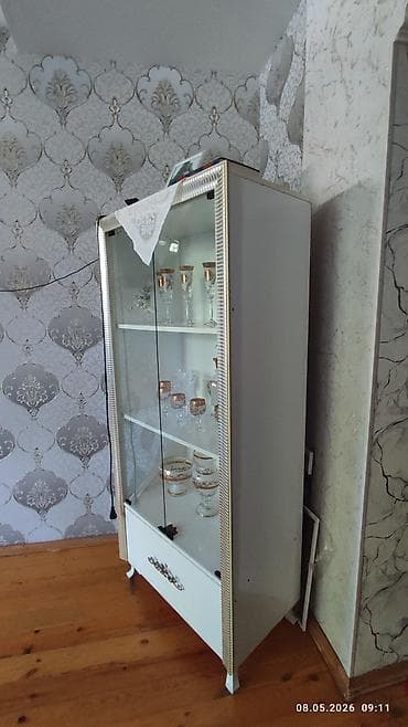 şkaflar ucuz: Şüşə vitrindən ibarət dekorativ dolab - Material: ağ laminat korpus — 3