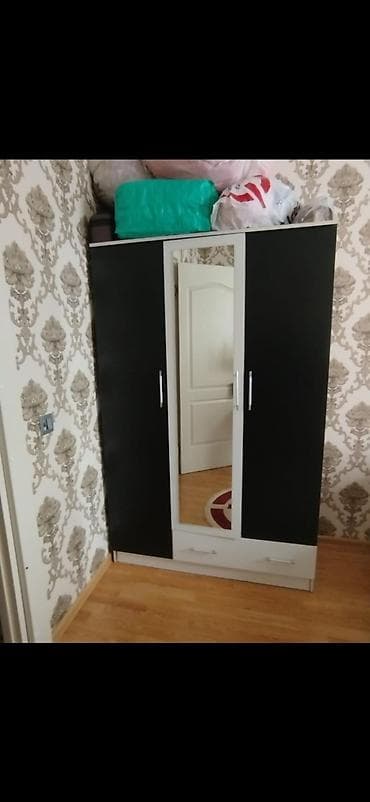 шкаф купе угловой: 3 двери, С зеркалом, Черный, Дерево, Распашной, Прямой шкаф — 1