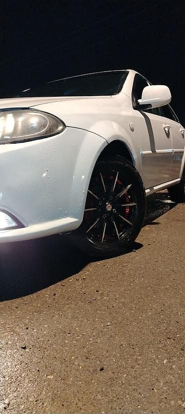 xezer avtomobil satis merkezi: Sedan avtomobil – ağ rəng Model:tipli 4 qapılı sedan Kuzov: ağ rəng — 8