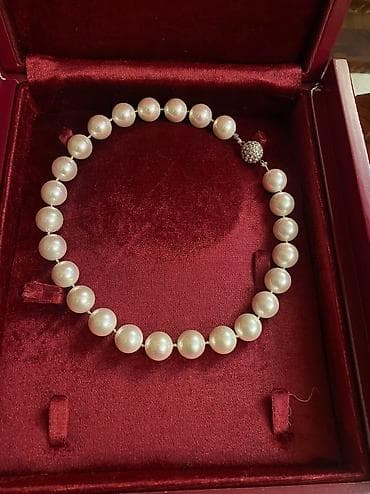 Aralarinda 14k qizil mirvari boyunbagi ve qolbaq.Baglanan gözel