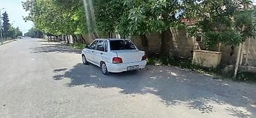 08 maşın: Ağ rəngli sedan avtomobil Texniki və xarici xüsusiyyətlər: - Kuzov: 4 — 6