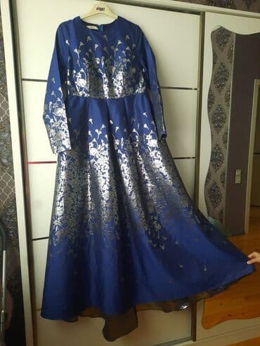 Hicab: Ziyafət paltarıdı. Qollarında ve belinde gizlin zamoku var. Altinda — 3