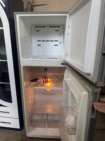 İşlənmiş 2 qapılı Samsung Soyuducu Satılır, rəng - Bej, Dolab içi — 3