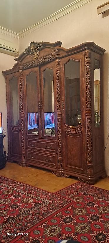 Mebel: Klassik üslubda iri vitrinli bufet/dolab - Material: massiv ağac — 1