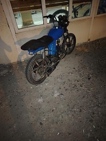 Moped/motosiklet layihəsi – mavi rəngdə gövdə və bak, ikili