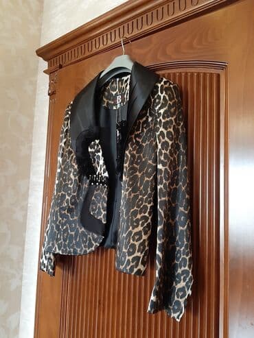 kisi pencekleri: Qadın kostyumu. Türkiyədən gətirilib. Yenidir. Ölcüsü XXL (48) — 2