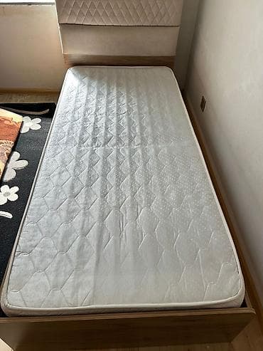 Oğlan və qız üçün, Təknəfərlik çarpayı