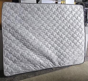 2 eded matras satilir biri ikitereflidi 35 azn o birsi sade 30 azn
