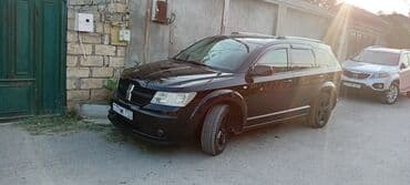 şlanqların satışı: Qara rəngli, 2008-ci il buraxılışlı Dodge Journey avtomobili. Geniş — 2