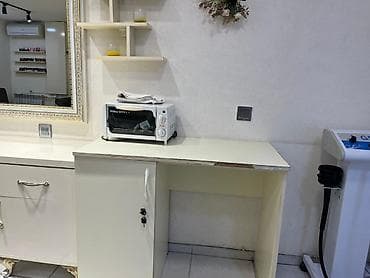 salon pastavkasi: Salon mebelləri 500 Aznə satılır. 2 güzgü,3 skaf, 2 manikur masası — 4