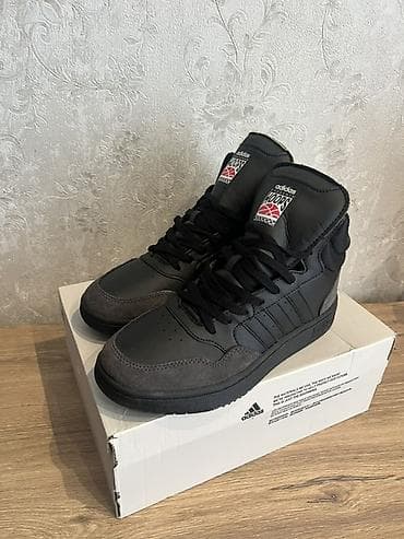 Adidas Hoops 3.0 Mid – kişi basketbol stilində idman ayaqqabısı — 2