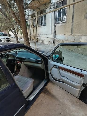 mercedes e class: Mercedes-Benz E 230: 2.3 l | 1990 il Sedan — 8