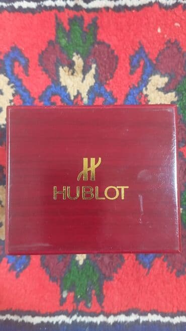 сколько стоит пандора в баку: Hublot saat qutusu - Material: parlaq laklı taxta (bordo/qırmızı ton) — 1