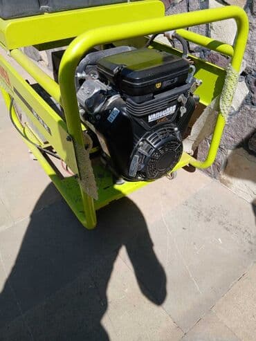 стабилизатор напряжения для дома: GenPower GBS 100 ME benzin generatoru, sarı rəngdə, daşıma üçün — 4