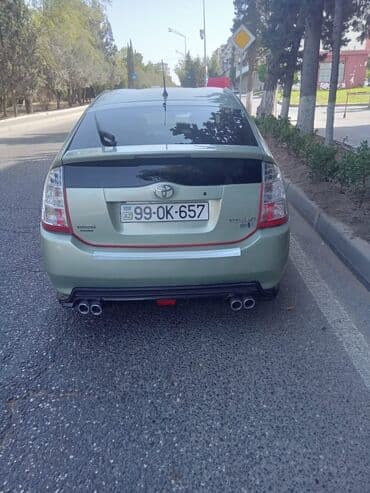 şüşə silən matoru: Toyota Prius Hybrid – liftbek - Yanacaq sistemi: hibrid (benzin + — 3