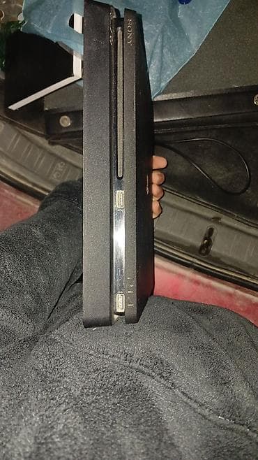 stol ustu komputerler: PlayStation 4 (PS4) oyun konsolu paketi Xüsusiyyətlər: - PS4 konsolu — 8