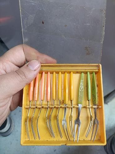 Столовые приборы: Meyvə/zakuska çəngəlləri dəsti - Rəngarəng saplı 12 ədəd mini çəngəl — 1