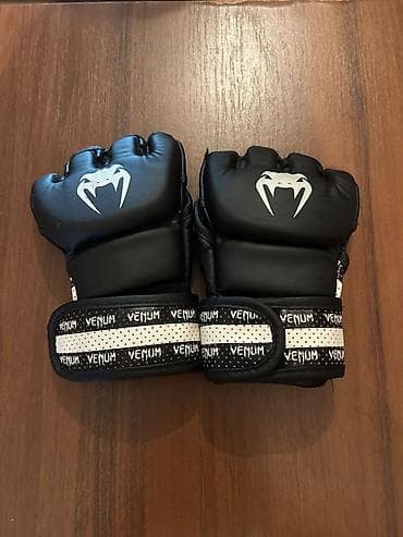 Venum MMA barmaqsız döyüş əlcəkləri - Rəng: qara, ağ Venum loqosu -