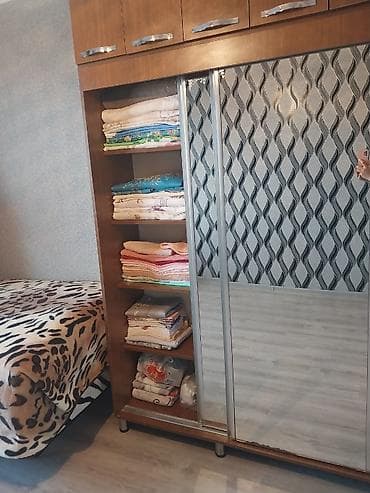 qoşa taxt: İşlənmiş, 2 qapılı, Güzgülü, Qəhvəyi, Taxta, Kupe, Düz dolab — 3