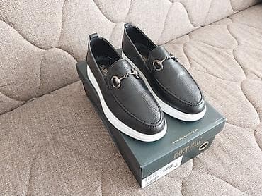 polo ayaqqabı: Ayaqqabı təp təzədir. Böyük olduğu üçün satıram. Türkiyədən 110 manata — 2