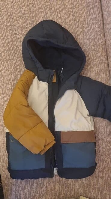 usaqlar ucun inqalyasiya aparati: Burberry markalı bej rəngdə, içərisi damalı, kəməri olan uşaq plaşı — 2