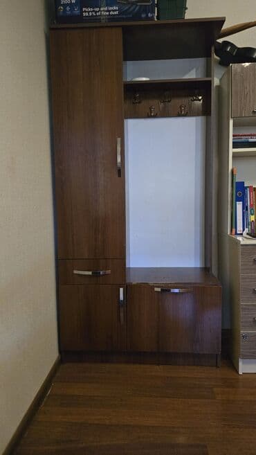 вешалка в прихожую настенная: Б/у, Распашной, 1 дверь Прямой шкаф, Шкаф в прихожей — 1