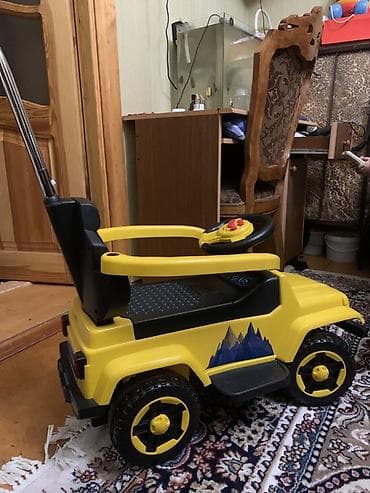 Uşaq üçün minik maşını Yenidir az istifadə olunub Heç bir problemi