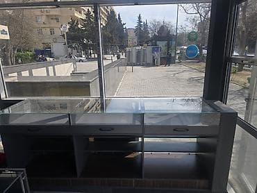 Şüşə vitrinli kassalı piştaxta - Material: yuxarı hissə möhkəm şəffaf