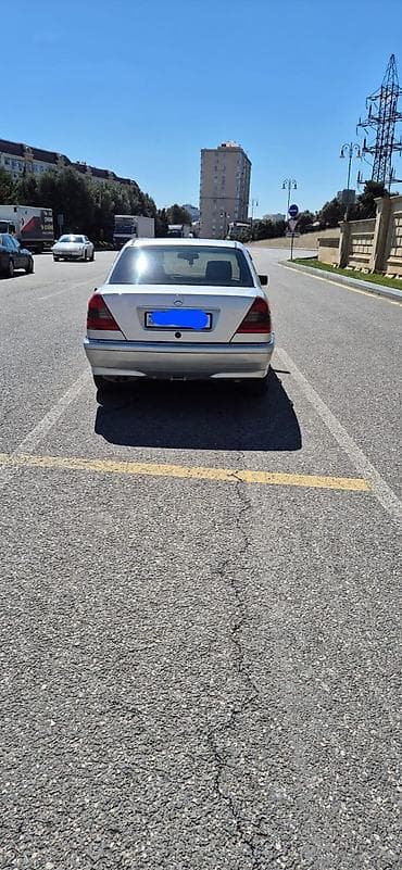 Mercedes-Benz C 230: 2.2 l | 1995 il Sedan — 6