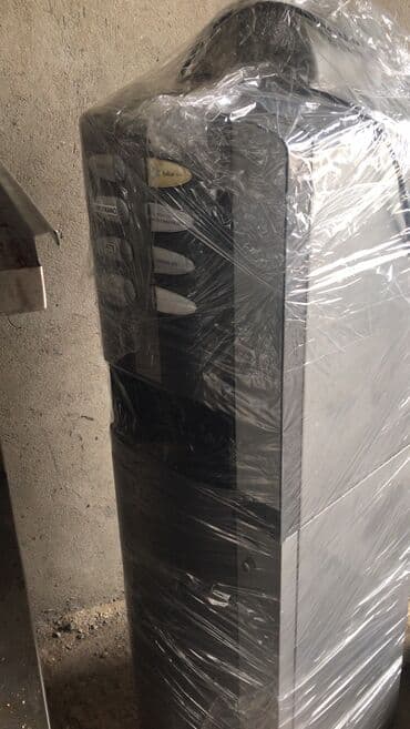 Fastud və Burqer restorsnı ücunabsdanlıqlar satılır. Maqdonals