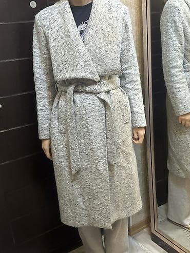 Paltolar: Qadın palto – boz (melanj) rəngdə, uzun kəsim. işlənmişdir, bir neçə — 4