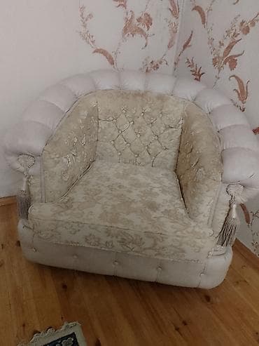 klassik: Klassik üslubda yumşaq mebel dəsti - Tərkib: 3 nəfərlik divan + 2 — 4