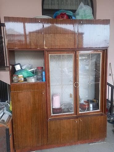 Mebel: Taxta bufet-vitrin şkaf - Material: laklı taxta/şpon örtük -