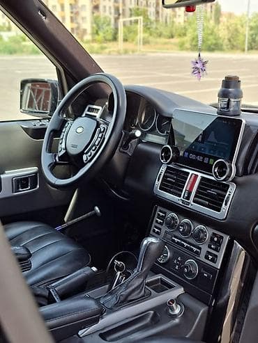 e 3 2: Land Rover Range Rover: 4.4 l | 2024 il 285637 km Ofrouder/SUV — 8