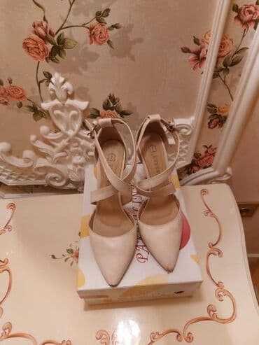 charles keith az: Tuflilər, Ölçü: 39, rəng - Bej, Yeni — 2